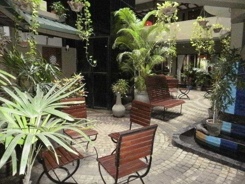 Hotel Janaki Colombo Exterior photo