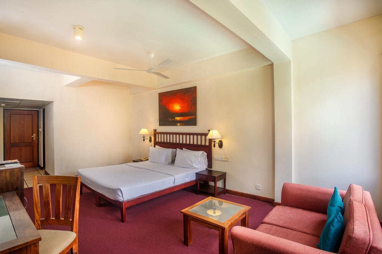 Hotel Janaki Colombo Room photo